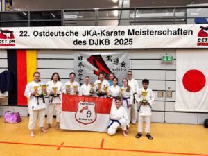 Ostdeutsche Meisterschaft 2025 Erfolgreich nahmen wir an der Ost DM 2025 teil. Insgesamt gewannen wir 10 Pokale in den Disziplinen Kata und Kumite. Es gab 3x den 1. Platz, 5x den 2. Platz und 2x den 3. Platz